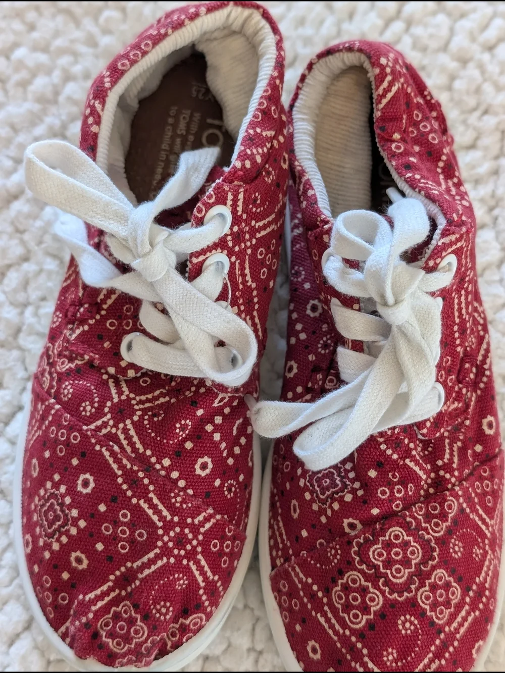 Great Condition: Toms Red Bandanna Style Youth 2.5